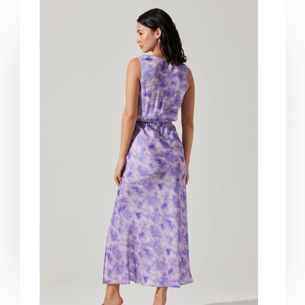 NWT ASTR The Label Elin Cowl Neck Midi Dress in Purple Abstract Medium - Picture 2 of 5